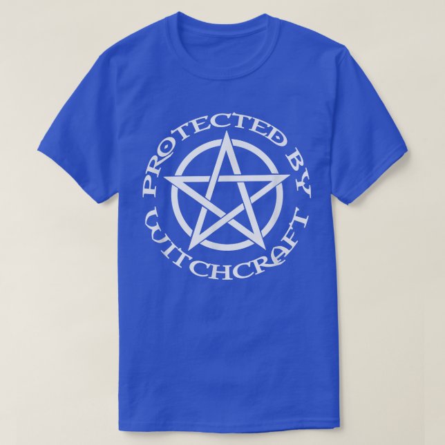 Skyddad av Witchcraft Pagan Halloween Che T Shirt (Design framsida)