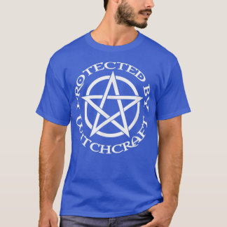 Skyddad av Witchcraft Pagan Halloween Che T Shirt