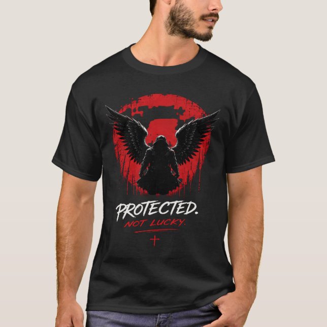 Skyddad Inte Lycklig Utan Över Chans T Shirt (Framsida)