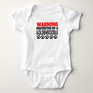 Skyddat av en Goldendoodle Tee
