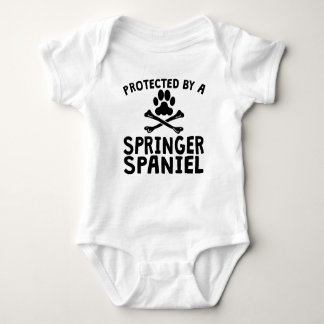 Skyddat av en SpringerSpaniel Tee
