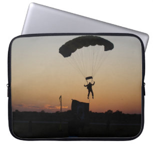 Skydiver Fallskärm vid Sunset Himlar Diver Laptop Sleeve