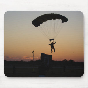 Skydiver Fallskärm vid Sunset Himlar Diver Musmatta