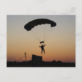 Skydiver Fallskärm vid Sunset Himlar Diver Vykort