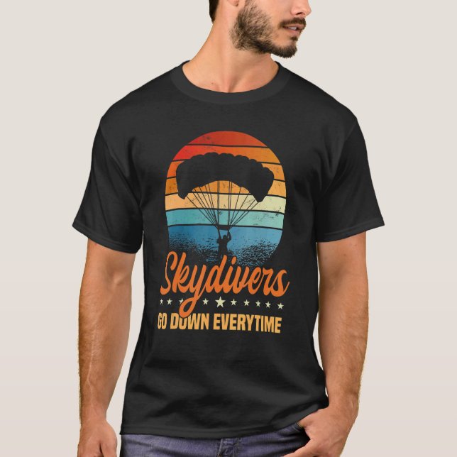 Skydivers går ner varje gång Fallskärm Skydiving S T Shirt (Framsida)