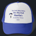 Skydiving Bachelor Party Funny Äventyr Theme Keps<br><div class="desc">Fira gruppens sista stora språng före giftermål med vår Skydiving Bachelor Party Collection! Från fet fallskärm-grafik till roliga adrenalininspirerade slagord är denna samling designad för blomstrande brudar och deras besättning. Perfekt för att skapa en kraftfull och oförglömlig händelse. Dessa anpassaden ger dig upphetsningen av skydykande rak till party.</div>