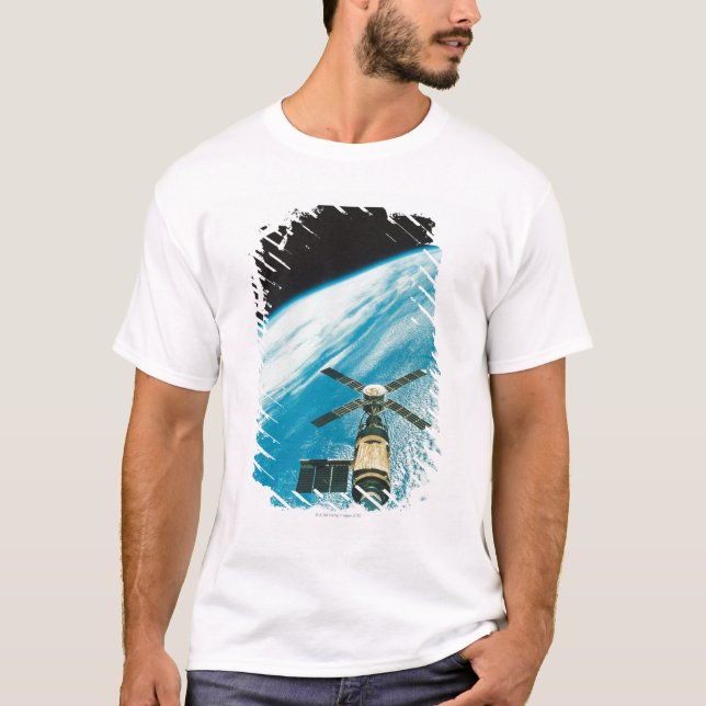 Skylab över jord tee (Framsida)
