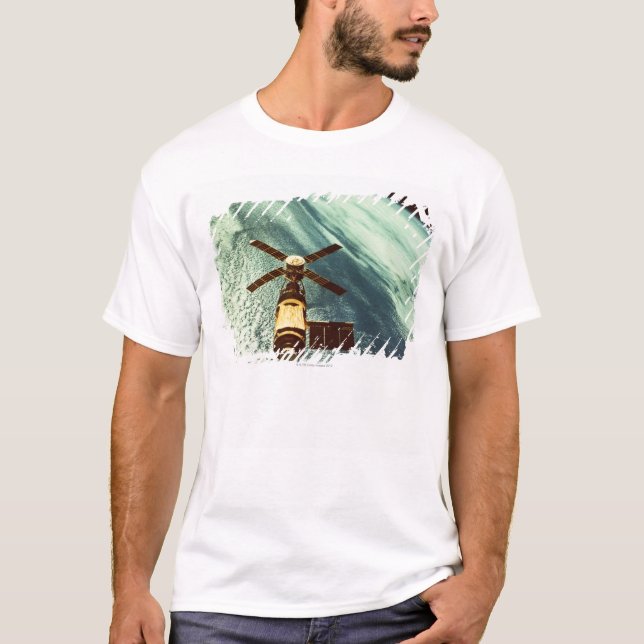 Skylab utrymmestation i utrymme t-shirt (Framsida)