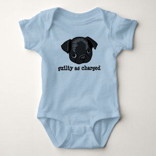 Skyldig som chargad (design för pojkar) t-shirt