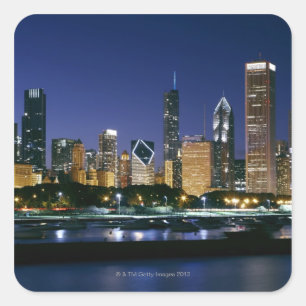 Skyline of Downtown Chicago på natten Fyrkantigt Klistermärke