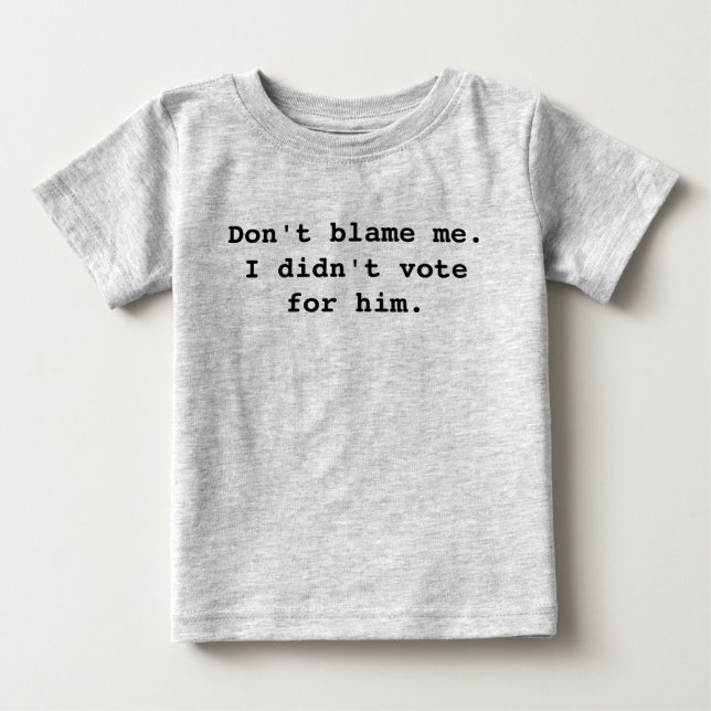 Skyll inte på mig. Jag röstade inte för honom. T-shirt (Framsida)