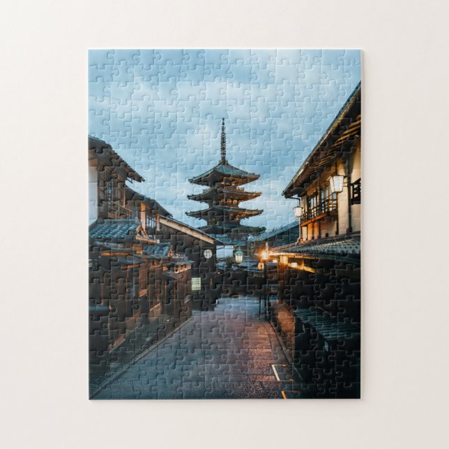 Skymning i Kyoto – Historisk pagodgata Pussel  (Vertikal)