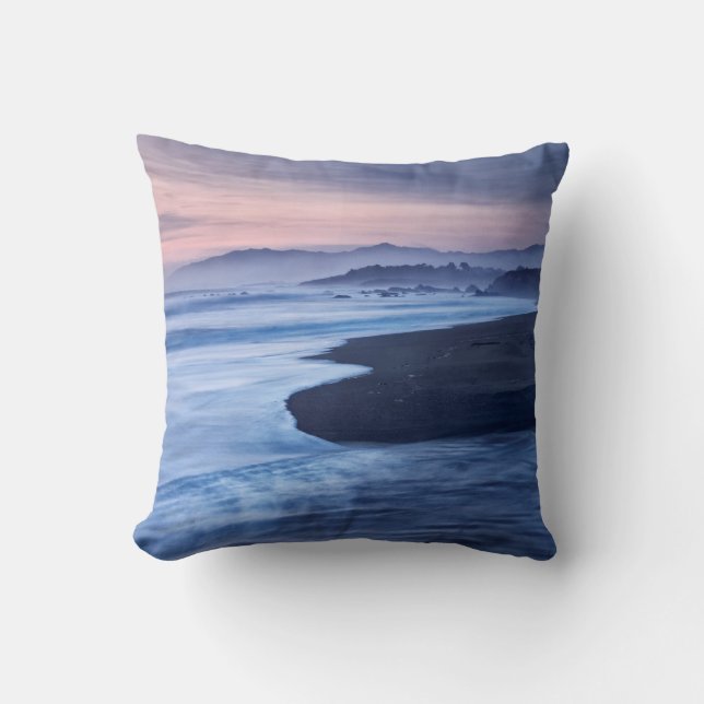 Skymning vid Moonstone Beach Kudde (Framsida)