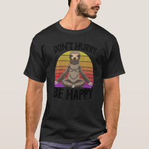 Skynda dig inte att Lycklig Sömnig Sloth Kärlek W T Shirt
