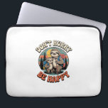 Skynda dig inte, var Lycklig Sloth Hiking Team Laptop Fodral<br><div class="desc">Skynda dig inte,  var Lycklig Sloth Hiking Team</div>