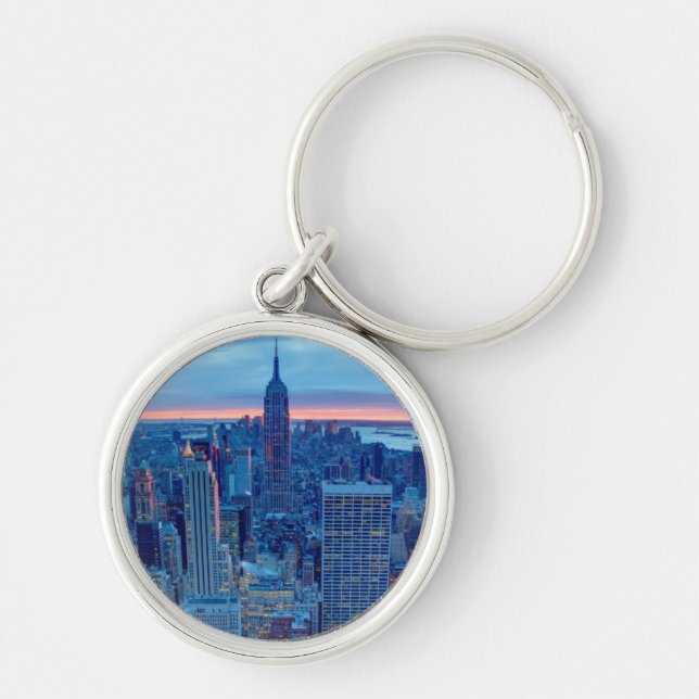 Skyscraperna av Manhattan tändas Rund Silverfärgad Nyckelring (Framsidan)