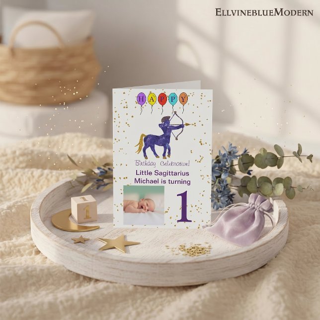 Skytten Första födelsedag Guld & Ballonger Inbjudningar (Sagittarius 5” x 7” Photo Invite. Visit Sagittarius Zodiac Birthday Party Collection for more items.)