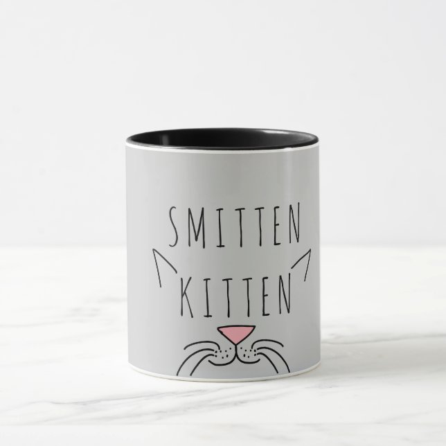 Slaget öron & Whiskers för kattungetypografikatt Mugg (Center)