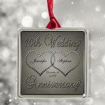 Slagit tonårsjubileum 10-årsjubileum Ornament<br><div class="desc">Den traditionella presenten för tioårsdagen av Bröllop är nu lång. I enlighet med den traditionen har vi skapat vår Slagit Tin-look 10:e Bröllop-årsdagen av premiumfyrkantsorgelprydnad. Observera att alla meddelanden är digitalt skapat för att framstå som realistiska.</div>