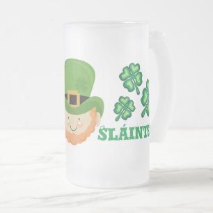 Sláinte! Irländska leprechaun och schaktusar Frostat Ölglas