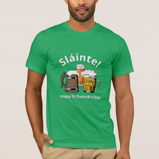 Sláinte! LYCKLIG ST PATRICK'S DAY Tecknad Öl T Shirt (Framsida)