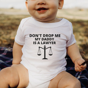 Släpp mig inte min pappa är en advokatbyrå Funny B T Shirt