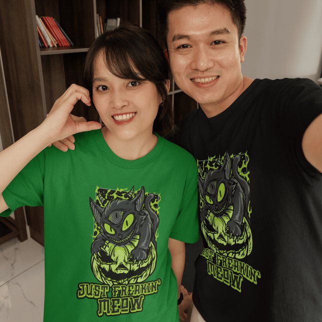 Släpp ut mörkret med djävulen Halloween T Shirt (Skapare uppladdad)