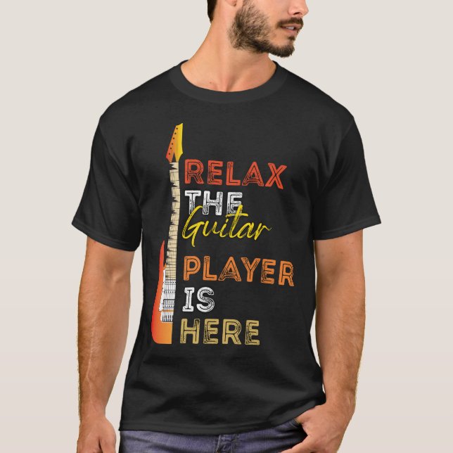 Slappna av Guitar Player är här T Shirt (Framsida)