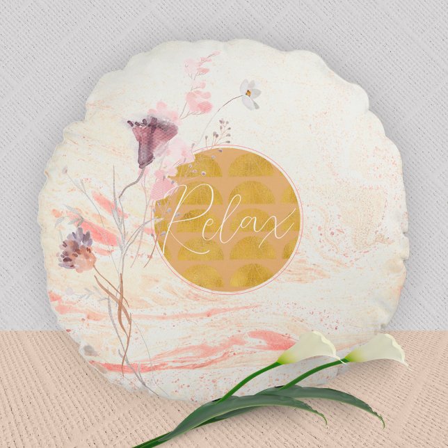 Slappna av i Blommigt Golden Romantic Soft Färg Lu Rund Kudde (Relax Floral Golden Romantic Soft Colors Luxury Round Pillow ©Susanne Sachers - Sunny Mind Design)