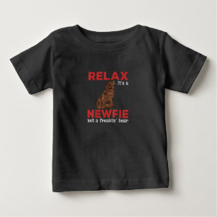 Slappna av i en nyfiende Cute Newfoundland hund T Shirt