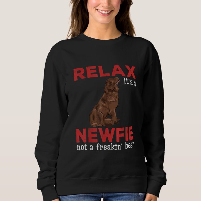 Slappna av i en nyfiende | Cute Newfoundland hund T Shirt (Framsida)