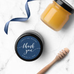 Slappna av i Tack Editable Background Färg Runt Klistermärke<br><div class="desc">Mångsidig dekal för Tack som innehåller ord "Tack" i ett slappt kursivt skript i vitt mot en redigerbar bakgrund färg (klicka på anpassa för att få åtkomst). Det är perfekt för bröllop eller olika händelser som möhippor, babyduschar etc. Anpassa den genom att ersätta platshållartexten. Om du vill ha fler alternativ,...</div>