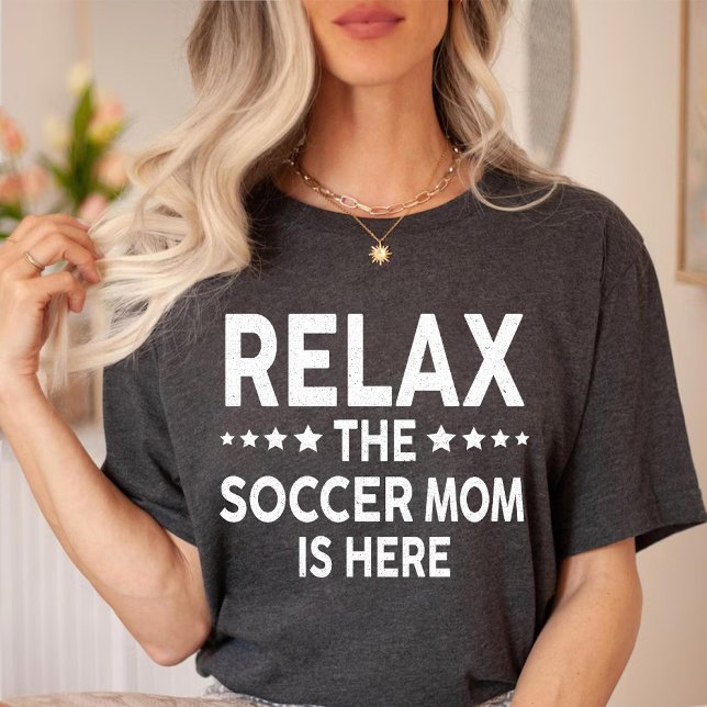 Slappna av, mamma är här t shirt (Relax The Soccer mom Is Here T-Shirt)