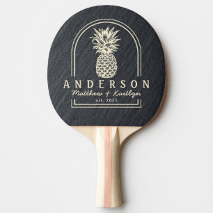 Slät mörk granit ananas bröllopsbåge & namn pingisracket