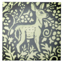 Slate Grått Grönt Fawn Hjort Blommigt Woodland Nat