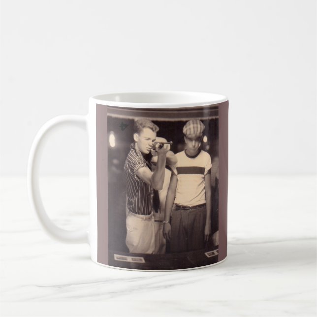 slått målet och vinna en kewpie-docka kaffemugg (Vänster)