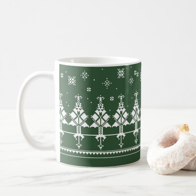 Slavic Winter Forest | PeopleArt Grönt och White Kaffemugg (Med munk)