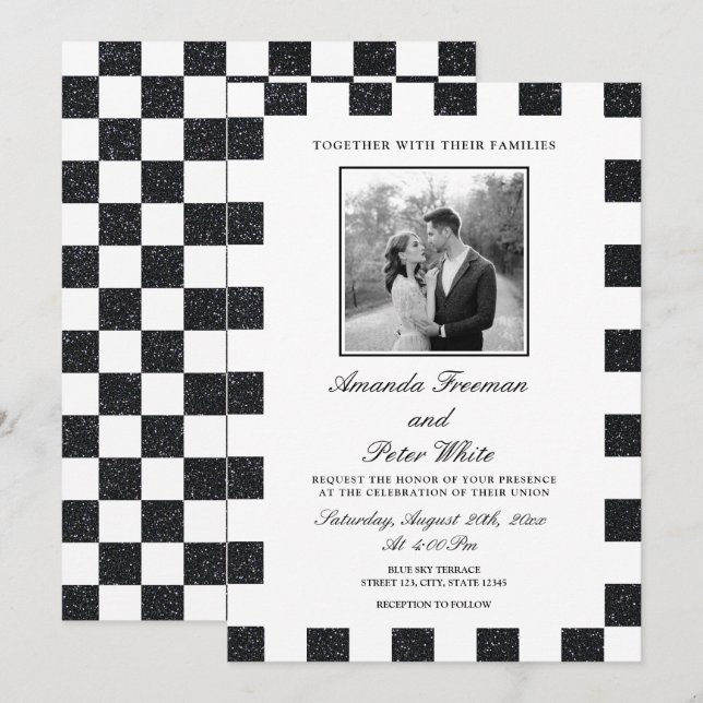 Sleek Black & White Glitter Checkerboard Bröllop Inbjudningar (Fram/baksida)