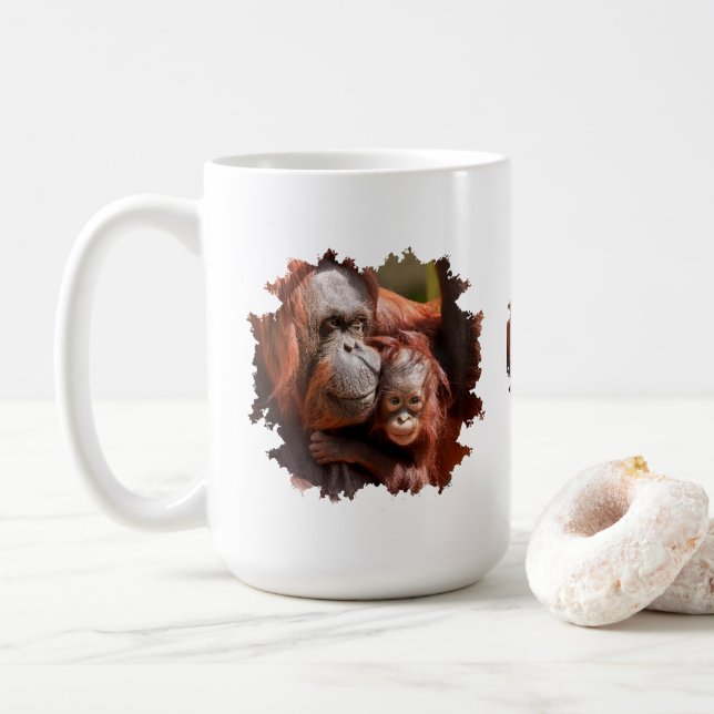 Sleende Baby Orangutan i Mor Arm Kaffemugg (Med munk)