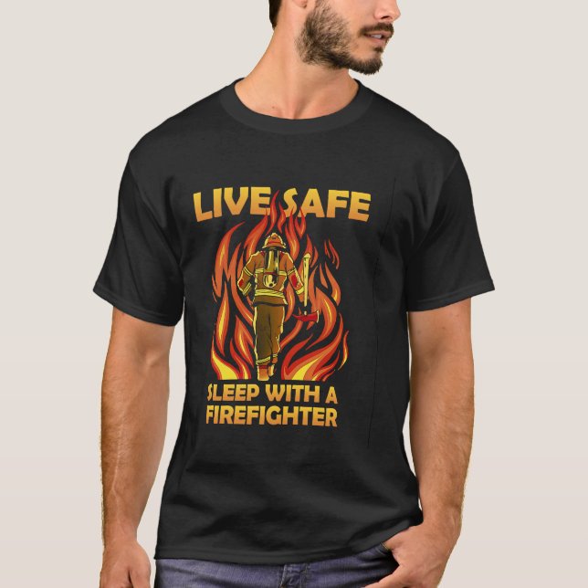 Sleep with a firefighter  quote firemen brigade t shirt (Framsida)