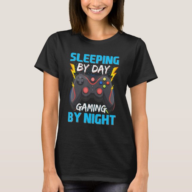 Sleeping By Day Gaming By Night Gamer night light T Shirt (Framsida)