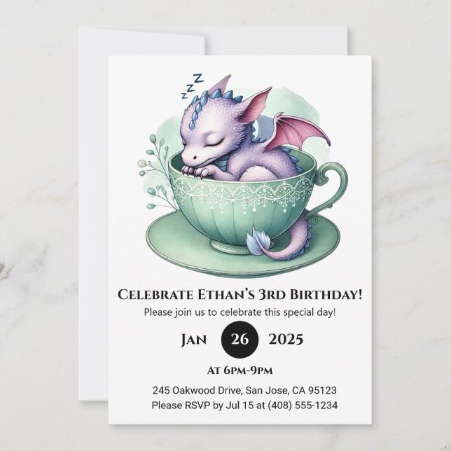 Sleepy Baby Dragon in Teacup Birthday Inbjudningar (Framsida)