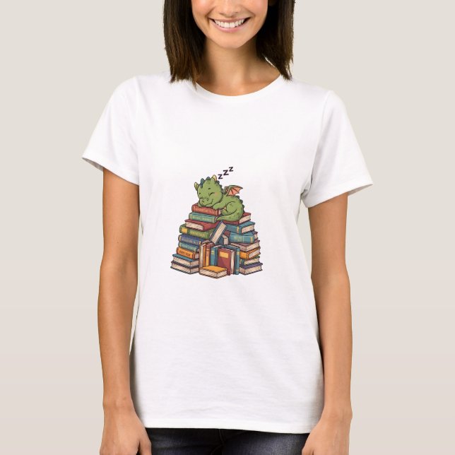 Sleepy Bookworm Dragon T Shirt (Framsida)