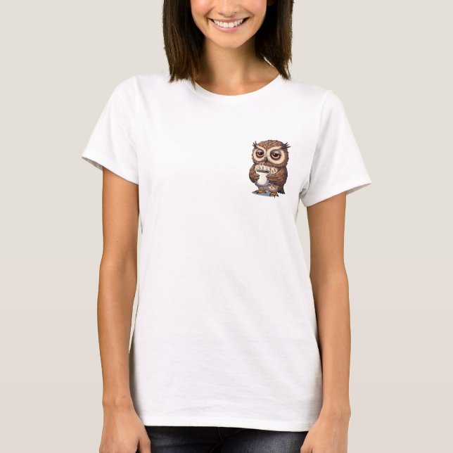 Sleepy Cartoon Owl Holding Steaming Coffee Cup T Shirt (Framsida)