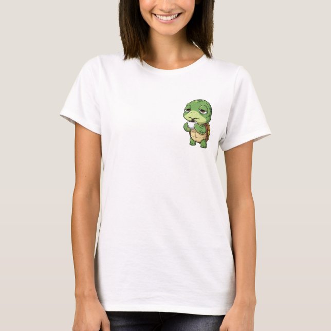 Sleepy Green Turtle Sipping Dark Coffee T Shirt (Framsida)