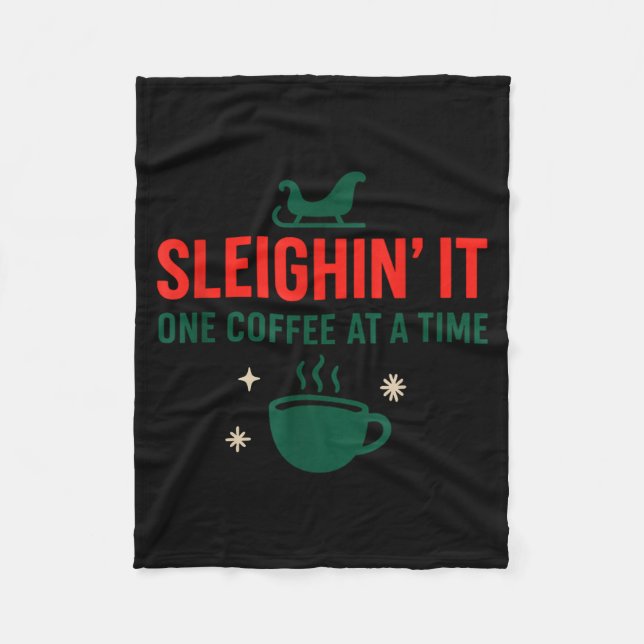 Sleighin' It One Coffee At A Time _ Funny Christma Fleecefilt (Framsidan)
