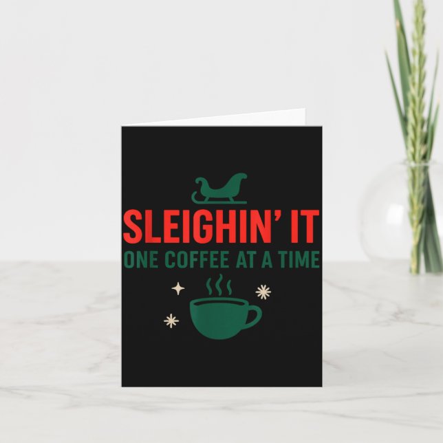 Sleighin' It One Coffee At A Time _ Funny Christma Kort (Framsida)