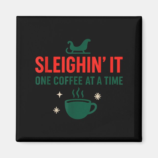 Sleighin' It One Coffee At A Time _ Funny Christma Magnet (Framsidan)