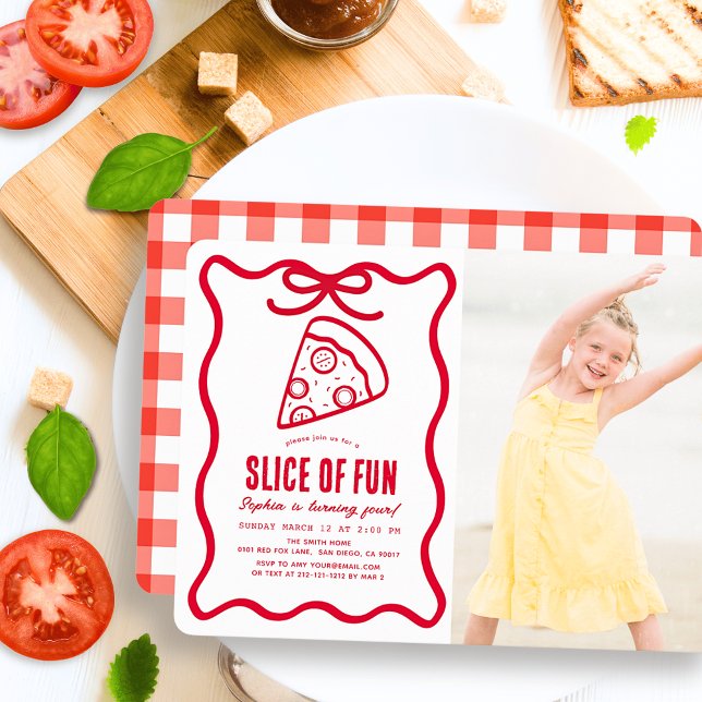 Slice of Fun Red Hand-drawn Pizza Photo Birthday Inbjudningar (Skapare uppladdad)