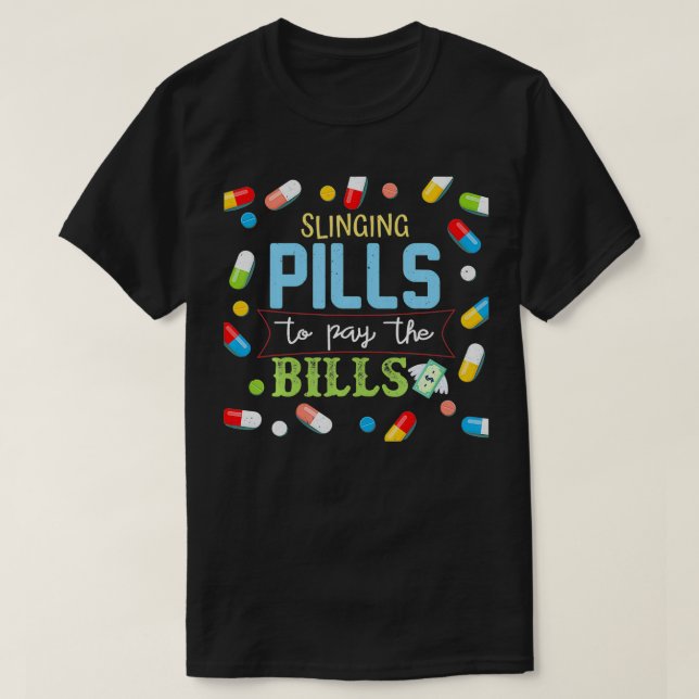 Slinging Pills to Pay Bills Pharmacist Tech Gift  T Shirt (Design framsida)